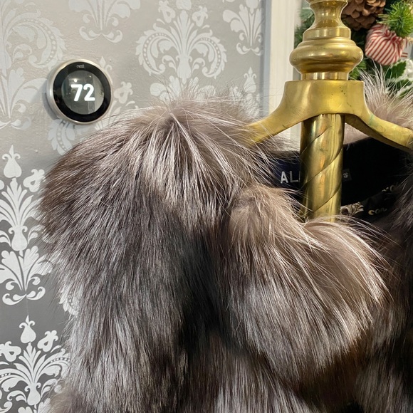 New Real Fox Fur Vest with Pockets! - Picture 3 of 12